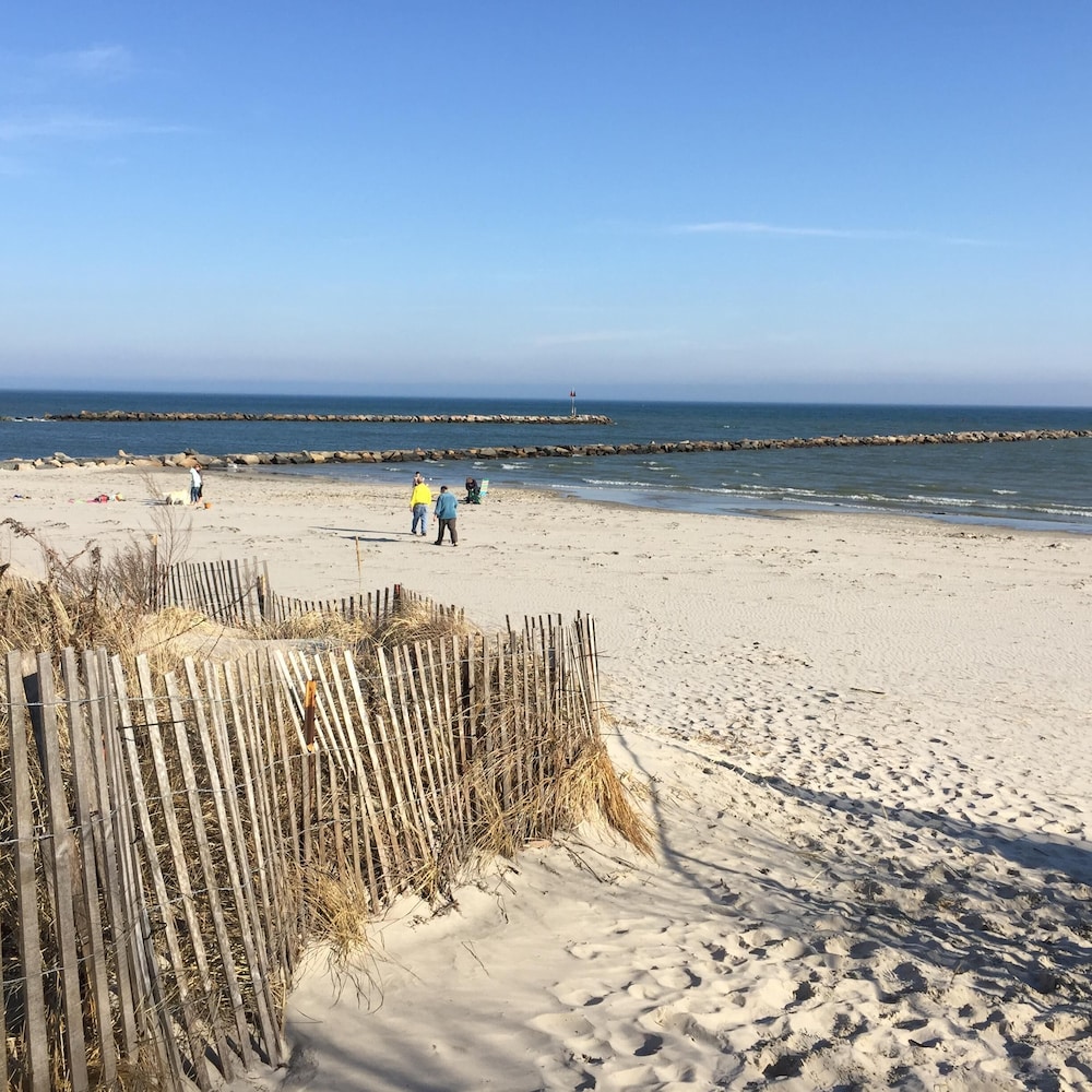 Green Harbor Three bedroom home. in Marshfield Best Rates & Deals on