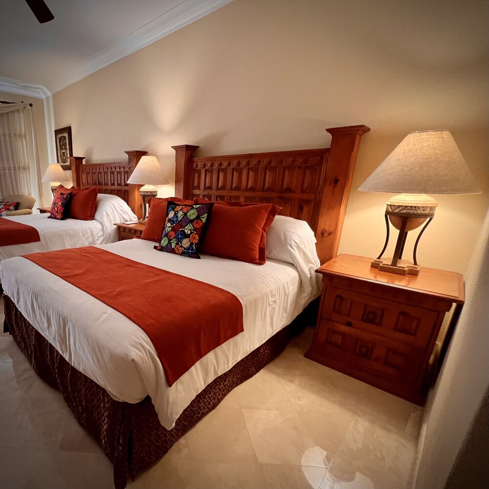 2BR/3BA Ground Floor Luxury Condo on Medano Beach 1105 Villa La