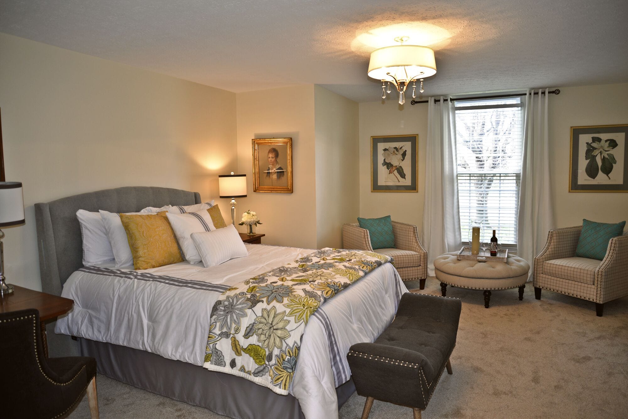 Luxurious 2BR /2Bath with Outdoor Courtyard and Garage in Elizabethtown, United States