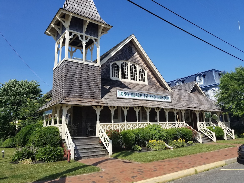 Heart of Beach Haven LBI Oceanfront Condo; Inground Pool in Beach