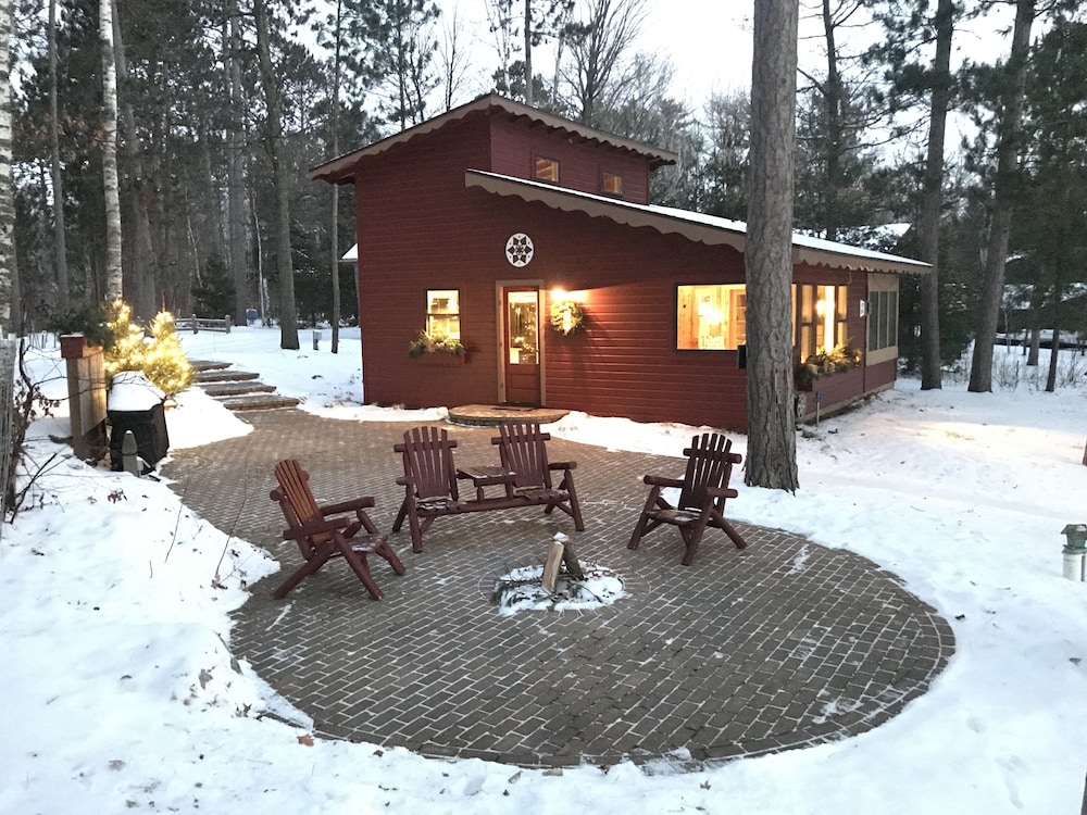 Classic Minnesota Cabin on Beautiful Lake O'Brien Includes Pontoon