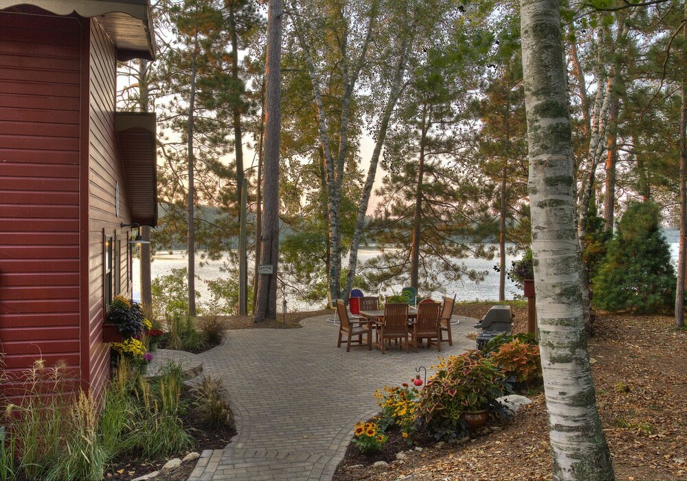 Classic Minnesota Cabin on Beautiful Lake O'Brien Includes Pontoon