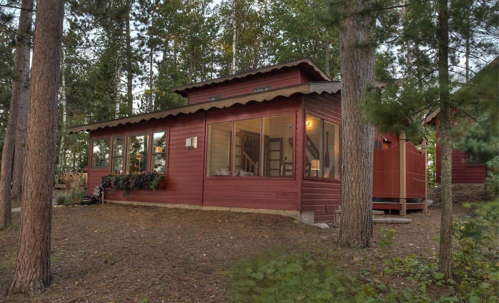 Classic Minnesota Cabin on Beautiful Lake O'Brien Includes Pontoon