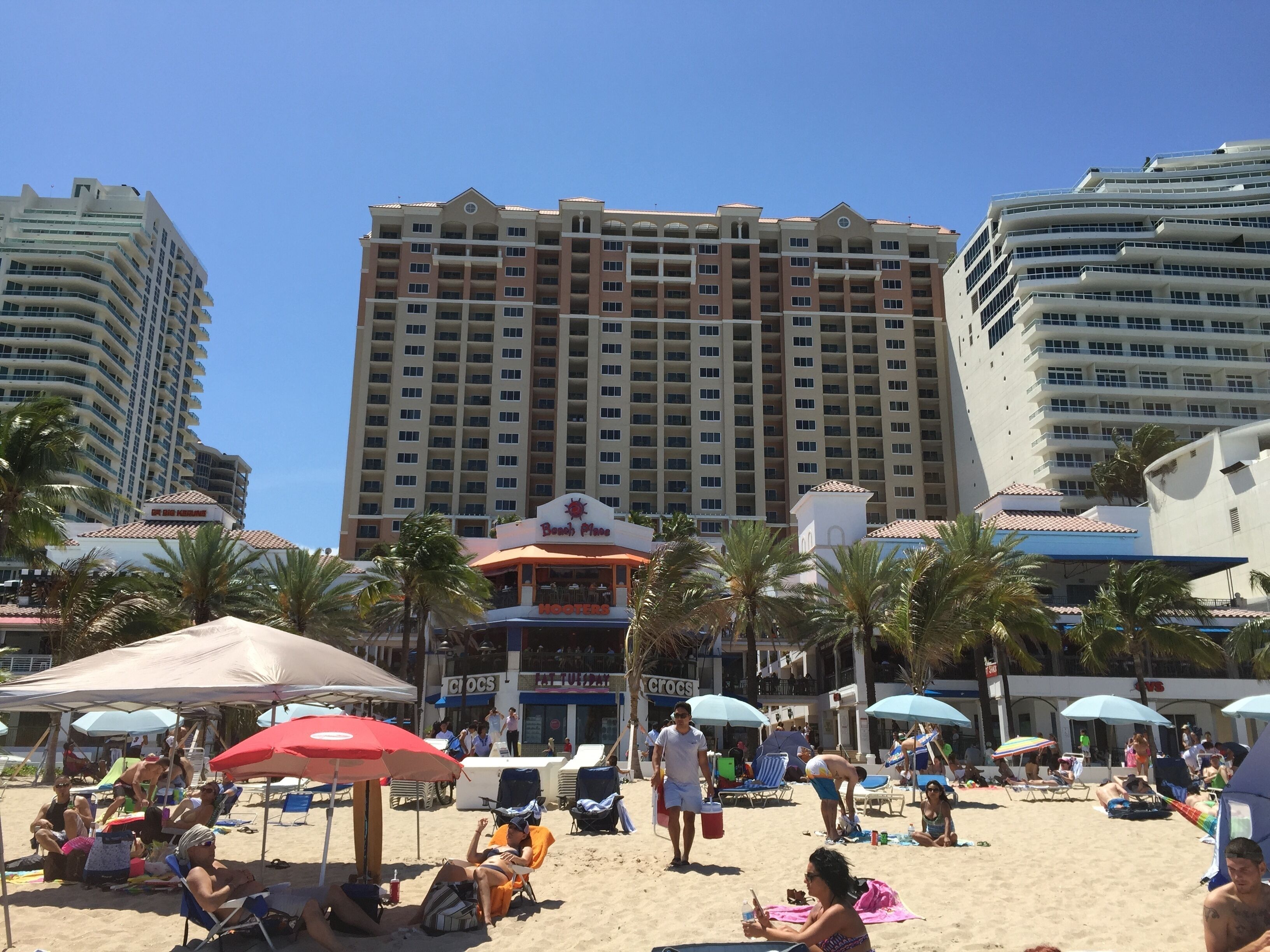 Overhead View Of A Yacht On The New River And The Riverside Hotels Wedding Circle With Images Riverside Hotel Fort Lauderdale Florida New River