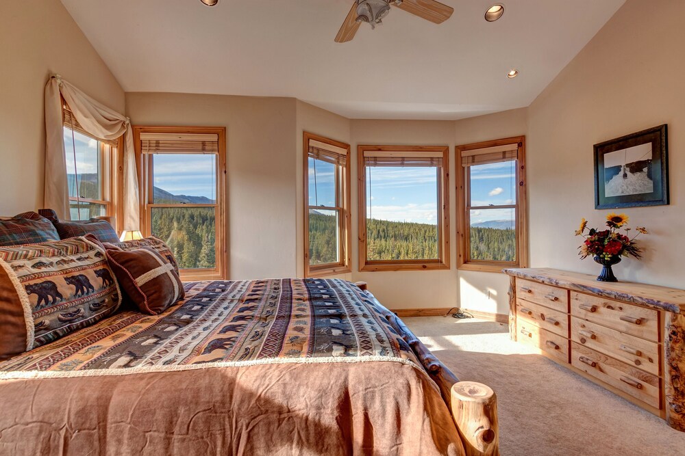 Upscale mountain retreat on 4 acres! 6 min to Breckenridge Blue River Vrbo