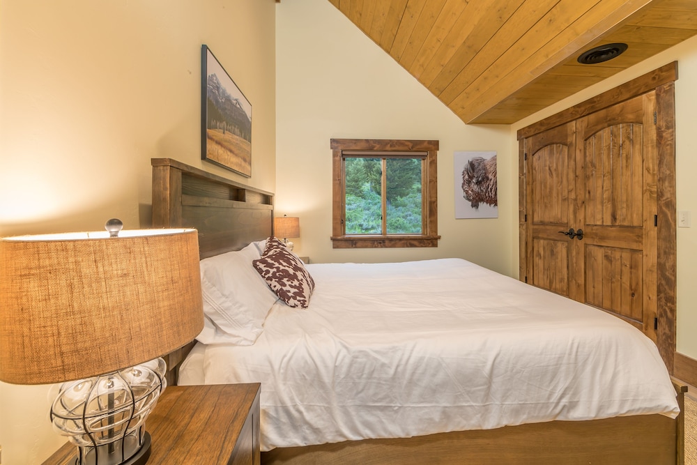 Soaring Eagle Lodge is Spacious with Stunning Views Fremont County Vrbo