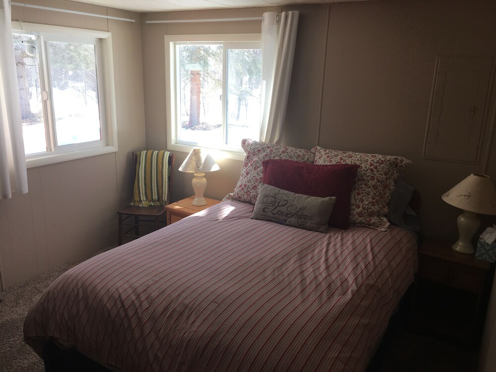 Gunnison River Getaway pet friendly, secluded, quiet, EV charging