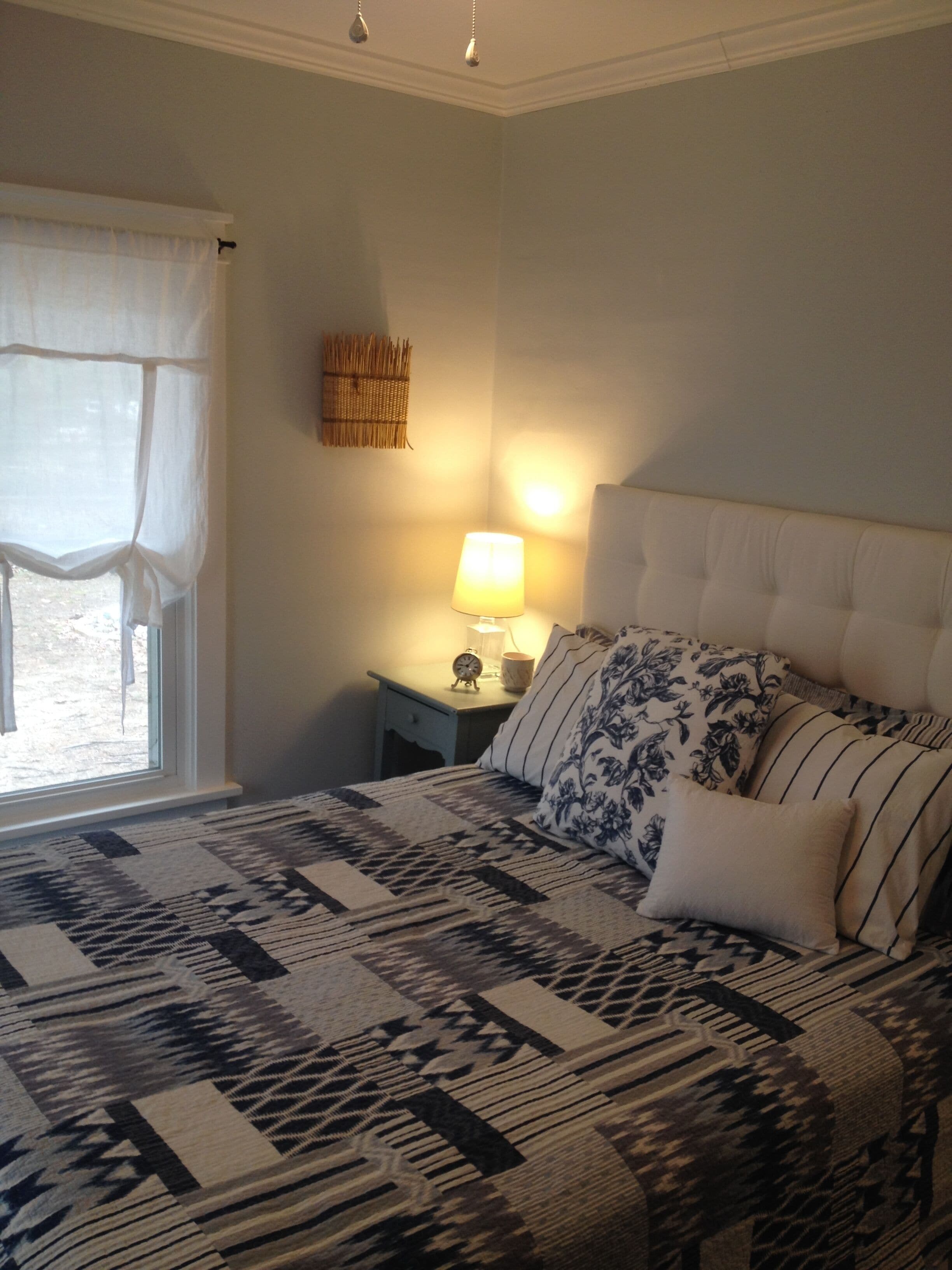 Sweetwater Cottage is a well curated cottage a block away from Hamlin Lake in Ludington, United States