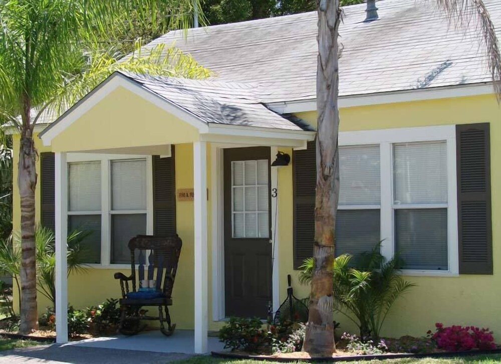 Living On Island Time 3 Cozy Coastal Cottages With A Whole Lot