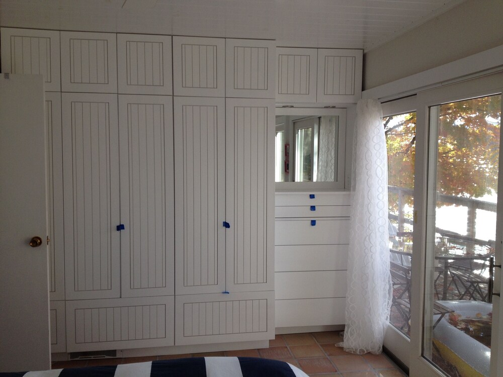 SoughtAfter WestEnd, Designer Cottage Right on Water Frankfort Vrbo