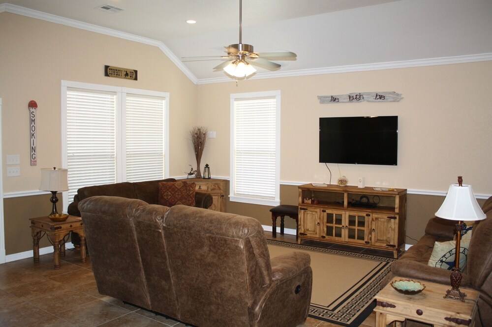 New Beautiful Home in River Road Villas, "River Time" on the Guadalupe River