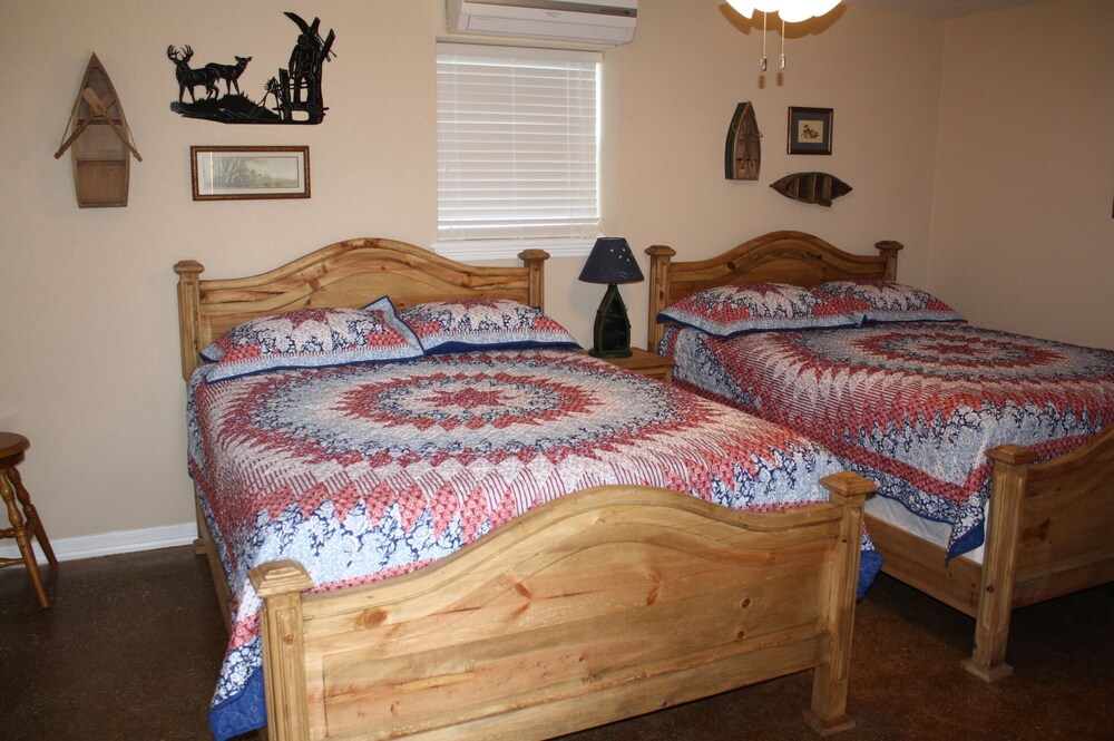 New Beautiful Home in River Road Villas, "River Time" on the Guadalupe River