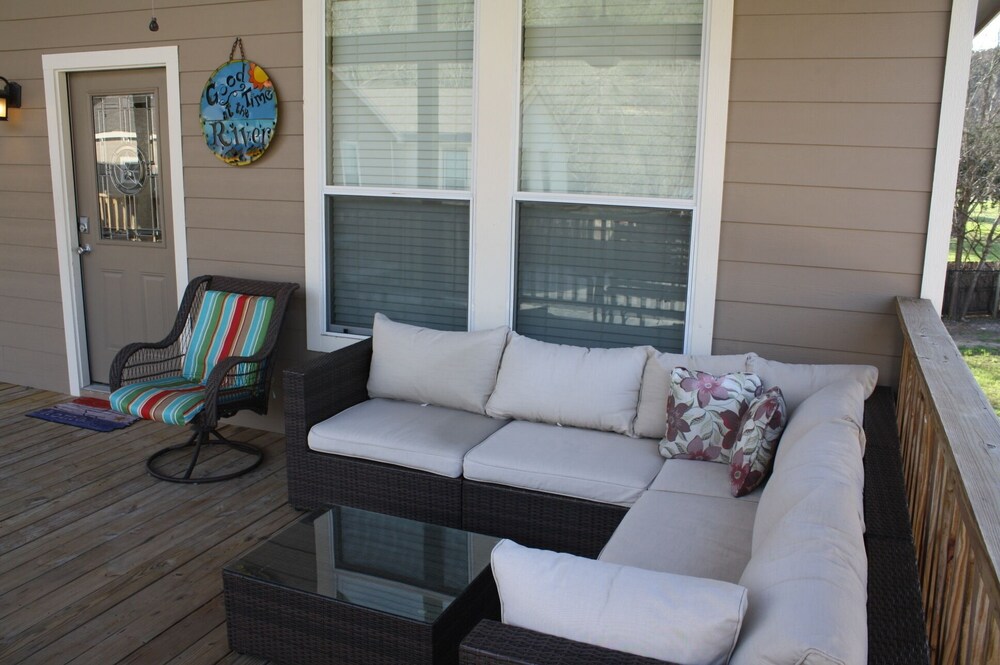 New Beautiful Home in River Road Villas, "River Time" on the Guadalupe River