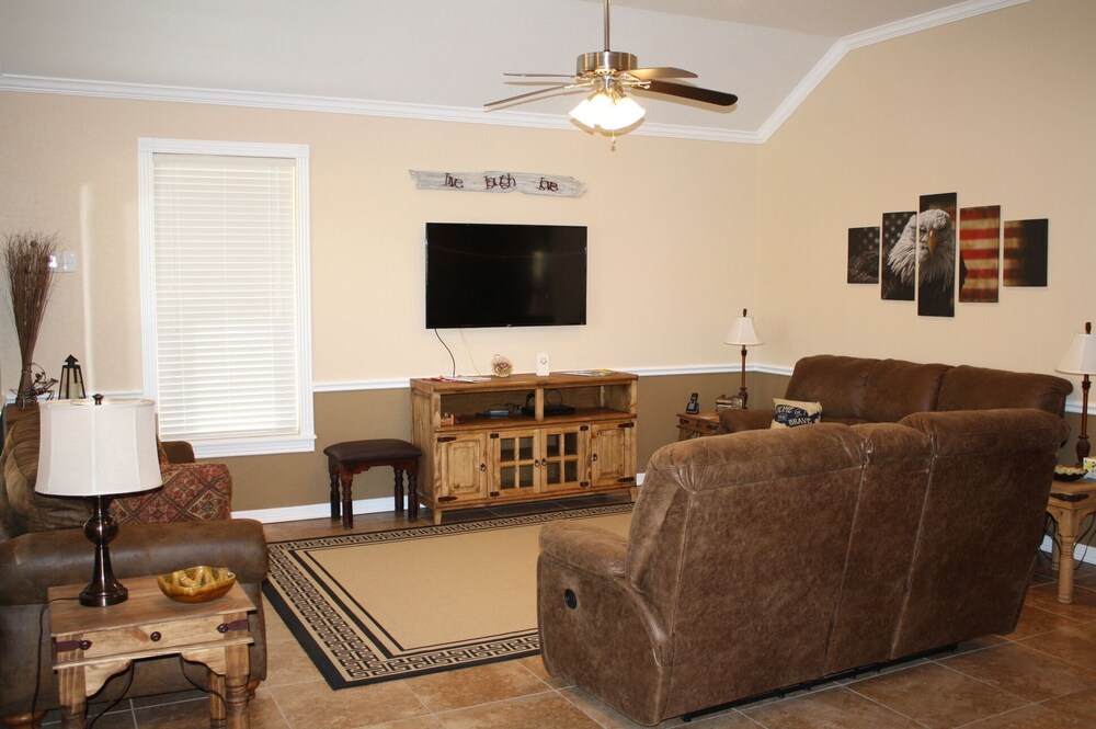 New Beautiful Home in River Road Villas, "River Time" on the Guadalupe River