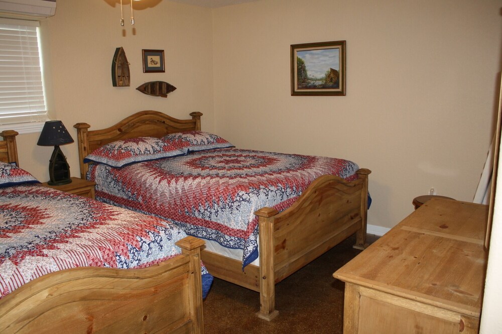 New Beautiful Home in River Road Villas, "River Time" on the Guadalupe River