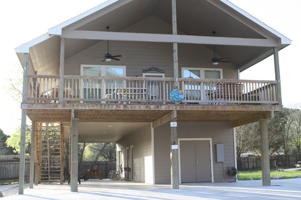New Beautiful Home in River Road Villas, "River Time" on the Guadalupe River
