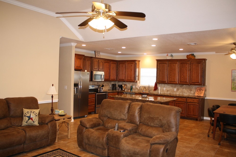 New Beautiful Home in River Road Villas, "River Time" on the Guadalupe River