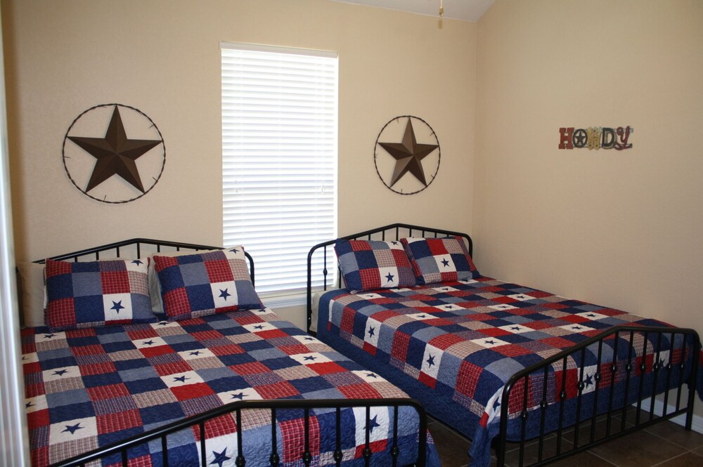 New Beautiful Home in River Road Villas, "River Time" on the Guadalupe River