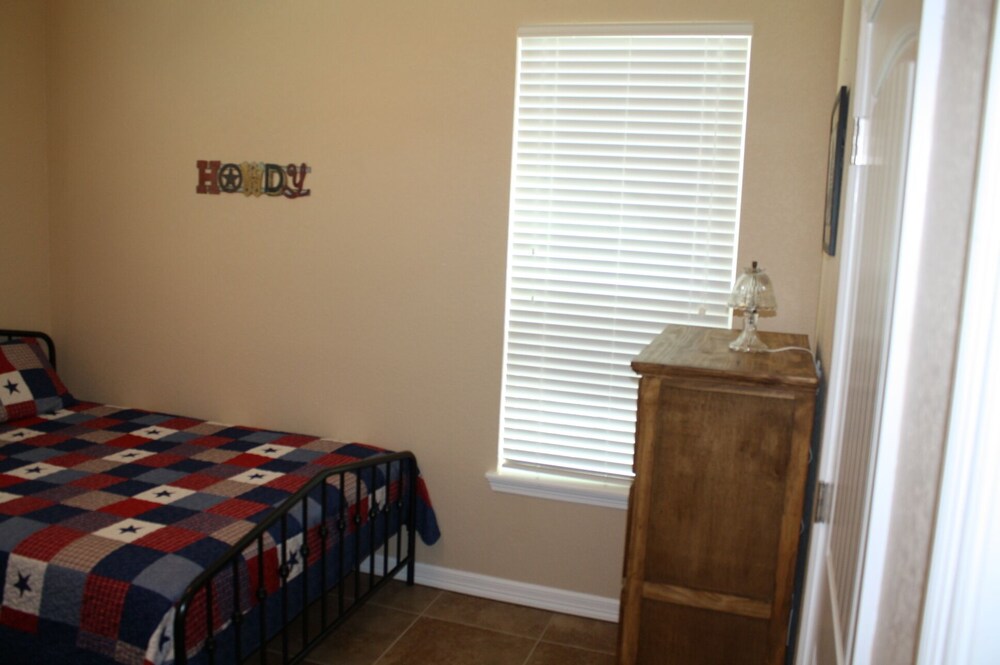 New Beautiful Home in River Road Villas, "River Time" on the Guadalupe River