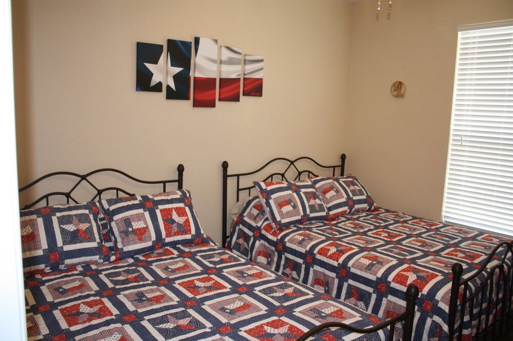 New Beautiful Home in River Road Villas, "River Time" on the Guadalupe River