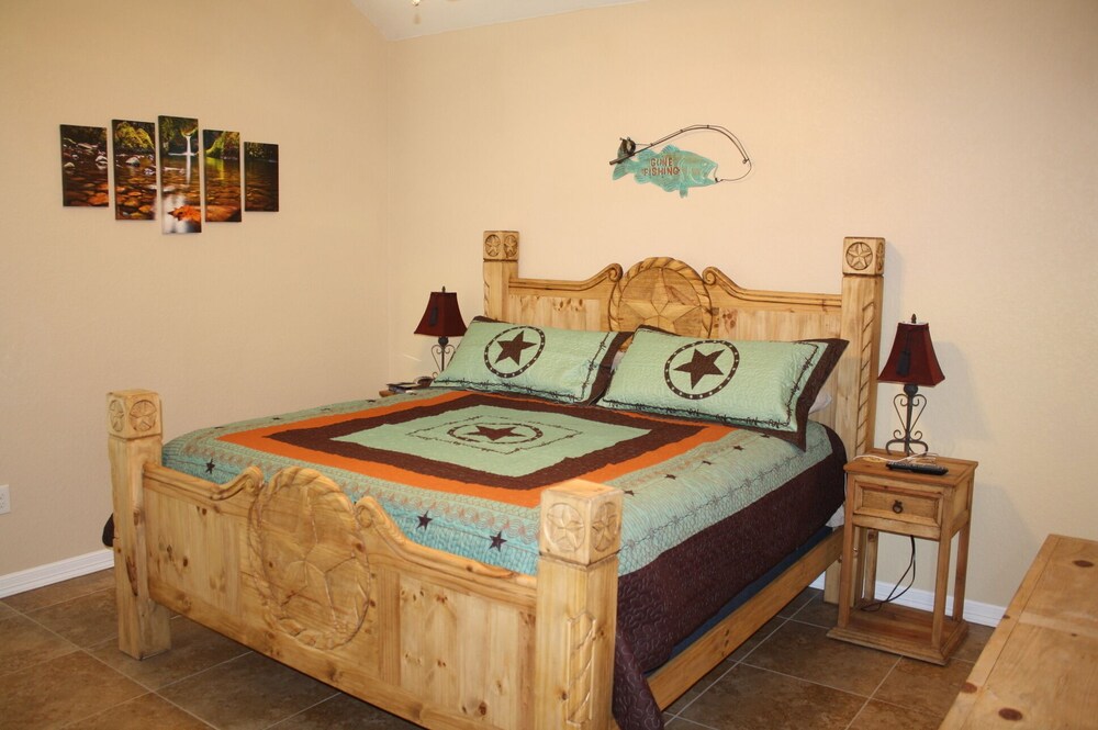 New Beautiful Home in River Road Villas, "River Time" on the Guadalupe River