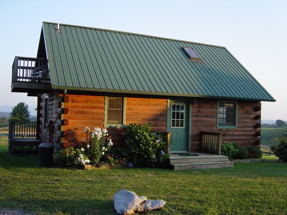 Lazy Acres Log Cabins on a beautiful farm 5m from downtown Lexington. VMI W&L 5m