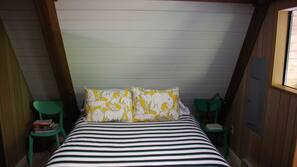 2 bedrooms, linens
