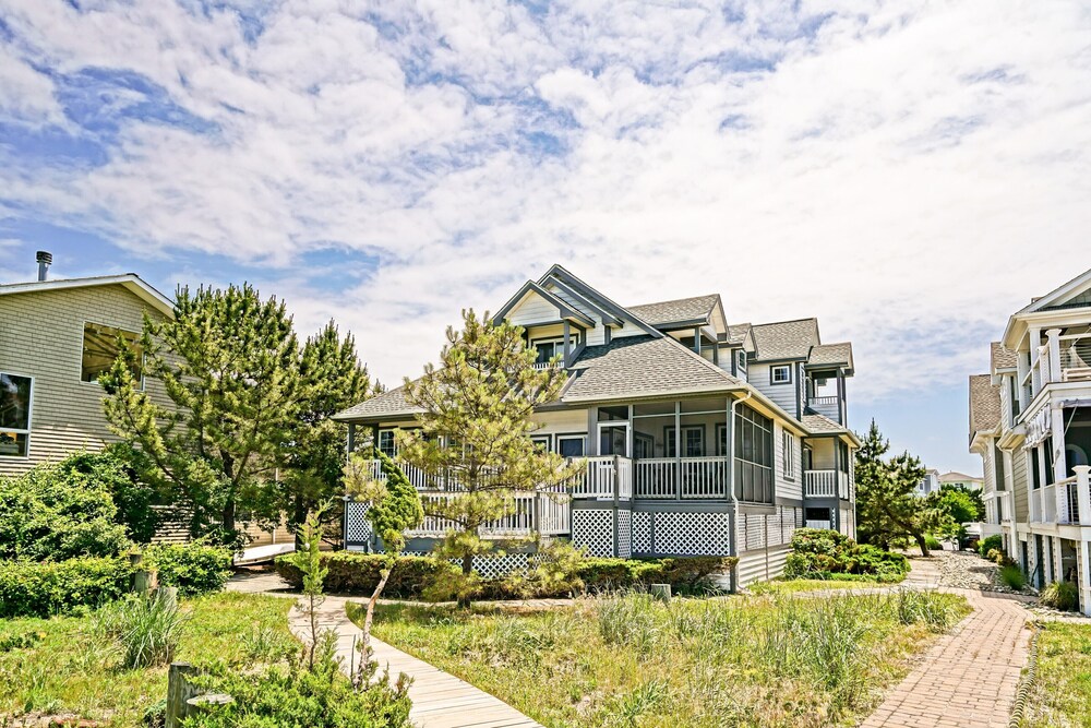 Waterfront Luxury ON Lewes Beach, DE! 5 BR, Each With Views. Sleeps 12