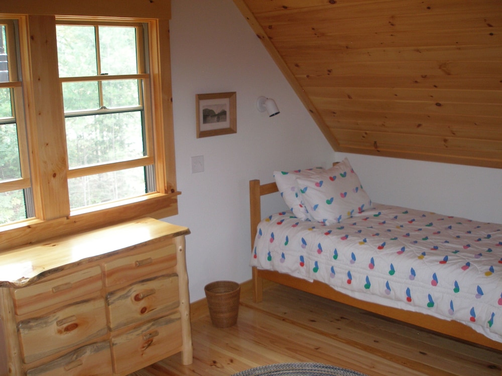 Spectacular Kezar Lake Property On Eastern Shore Of Upper Bay;white Mtn