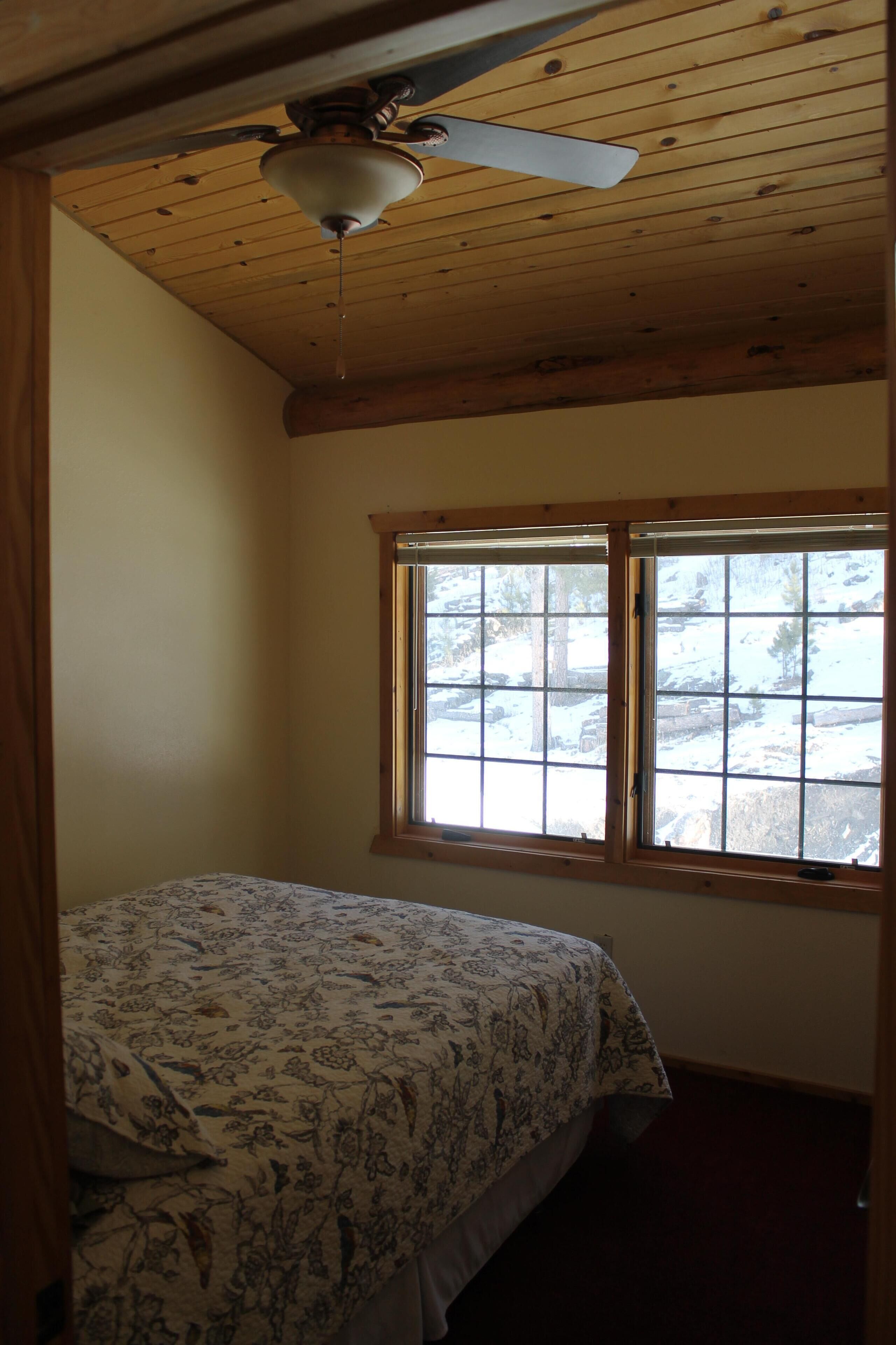 Black Hills Getaway- Alpine Prairie Lodge-  Beautiful Log Cabin on 8 acres. in Hill City, United States