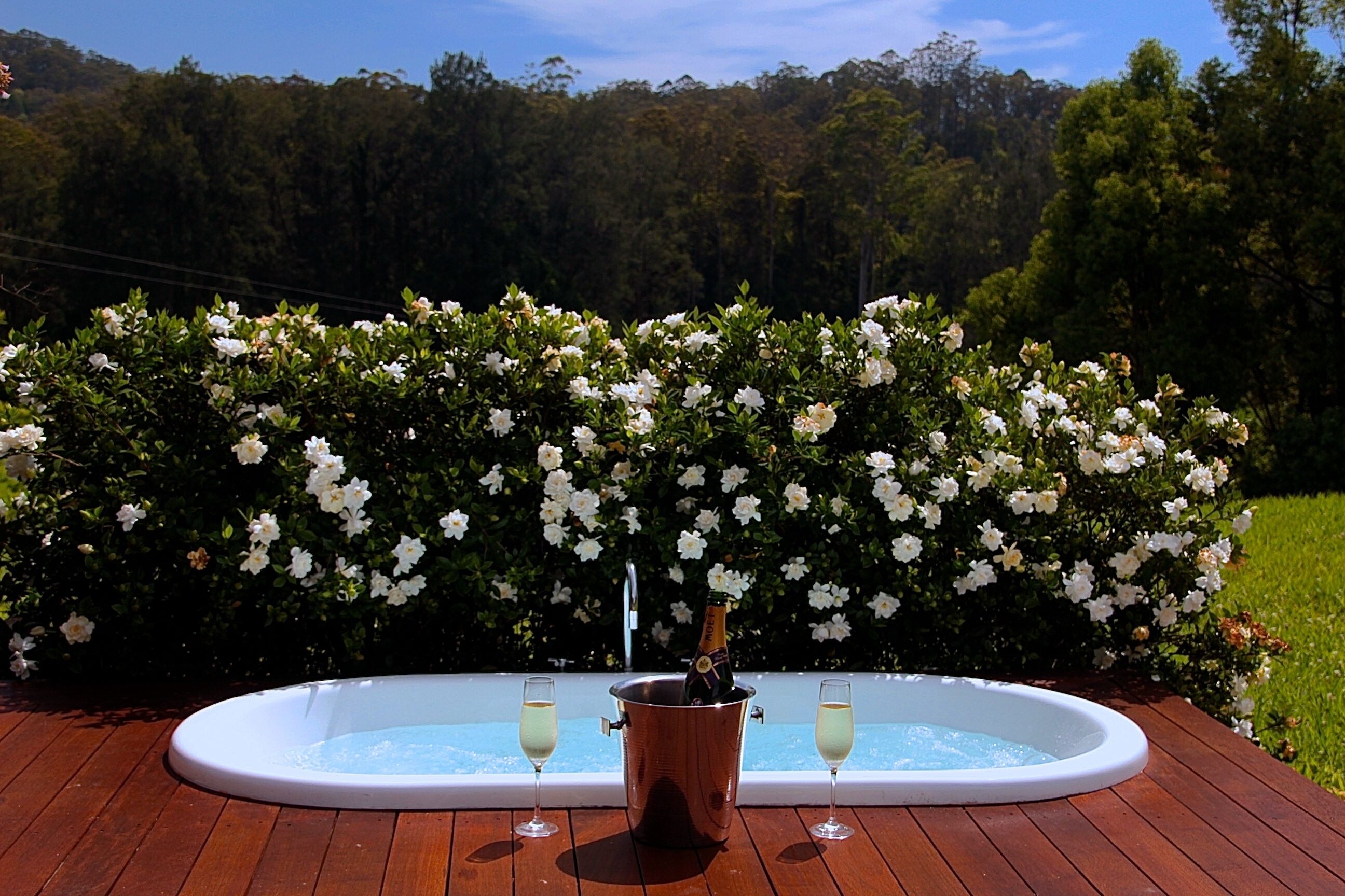 Afterglow Offers Romance, Luxury and Indulgence Amid the Quiet Beauty of Nature