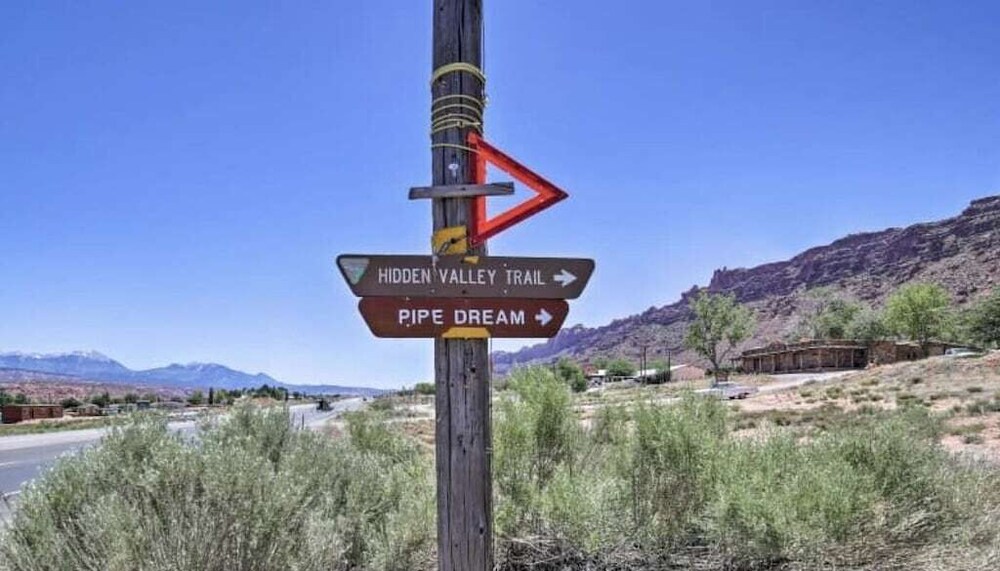 #1 Walking distance to Hiking Trails, Single Level Dog Friendly Flat