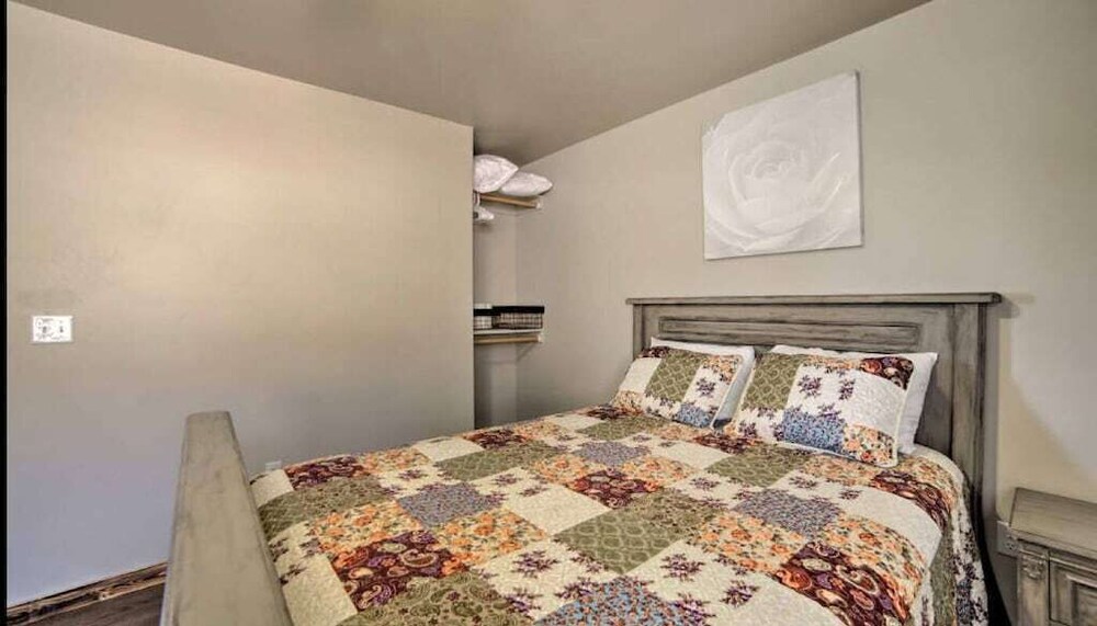 #1 Walking distance to Hiking Trails, Single Level Dog Friendly Flat