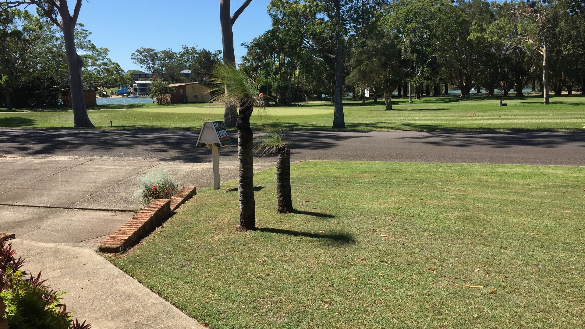 THE LINKS HOLIDAY UNITS