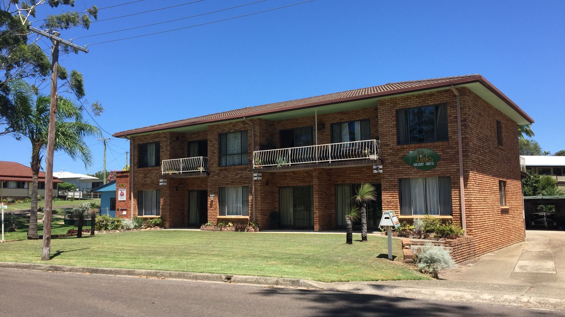 THE LINKS HOLIDAY UNITS