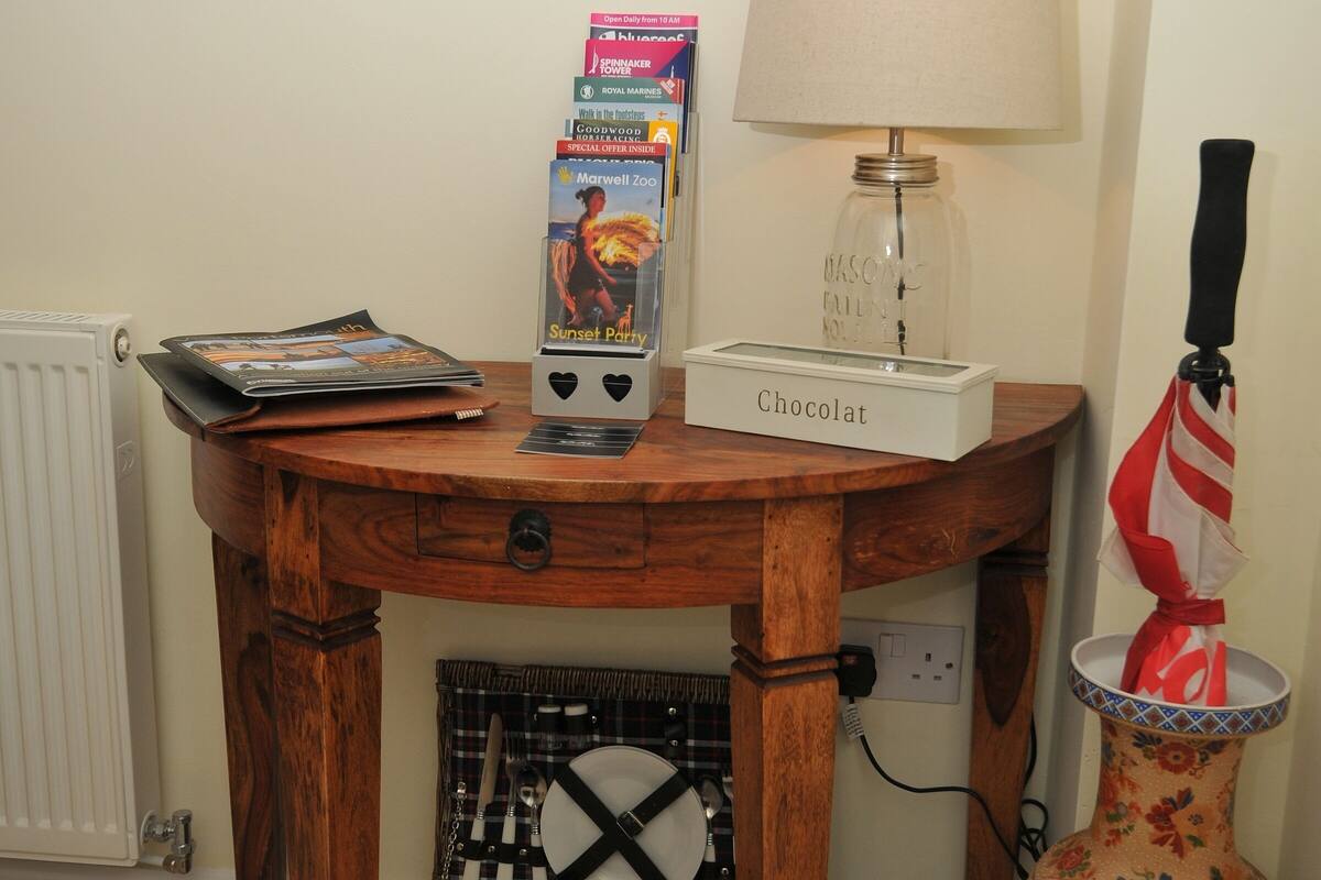 Luxury 1 Bedroom Lodge On Outskirts Of Lee On The Solent Hampshire In Lee On The Solent Expedia