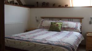 4 bedrooms, iron/ironing board, cots/infant beds, Internet
