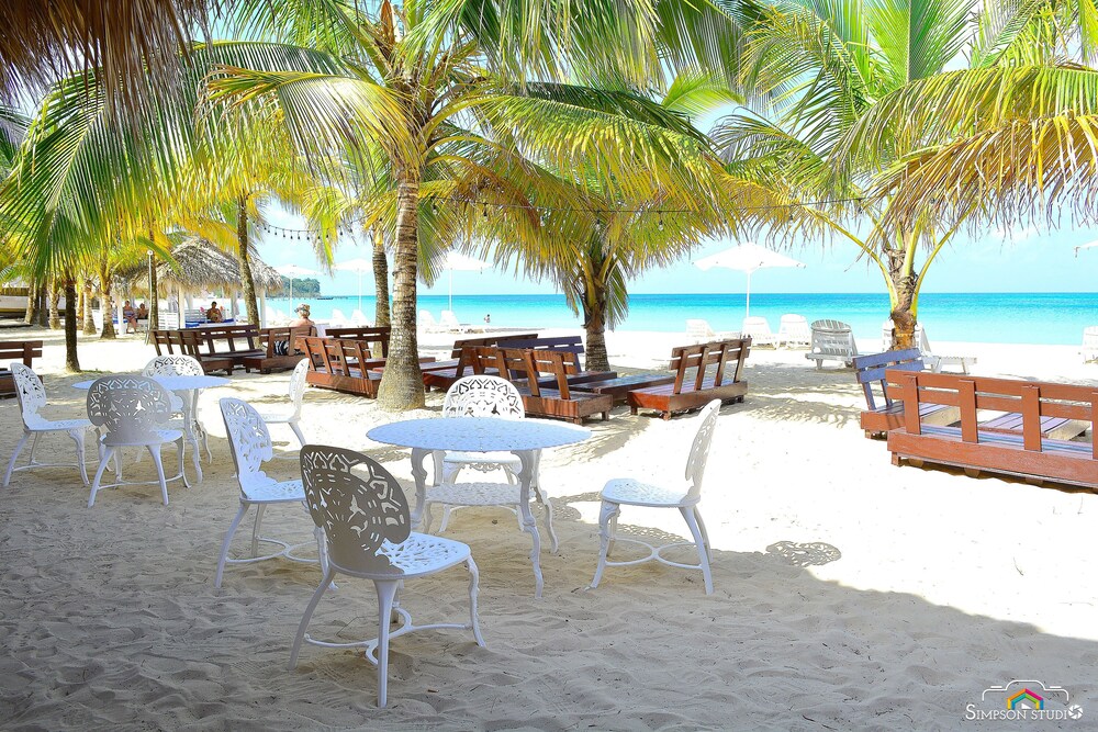 Arenas Beach Hotel, Corn Islands 74 Room Prices & Reviews Travelocity