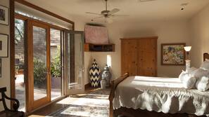 3 bedrooms, iron/ironing board, Internet, linens