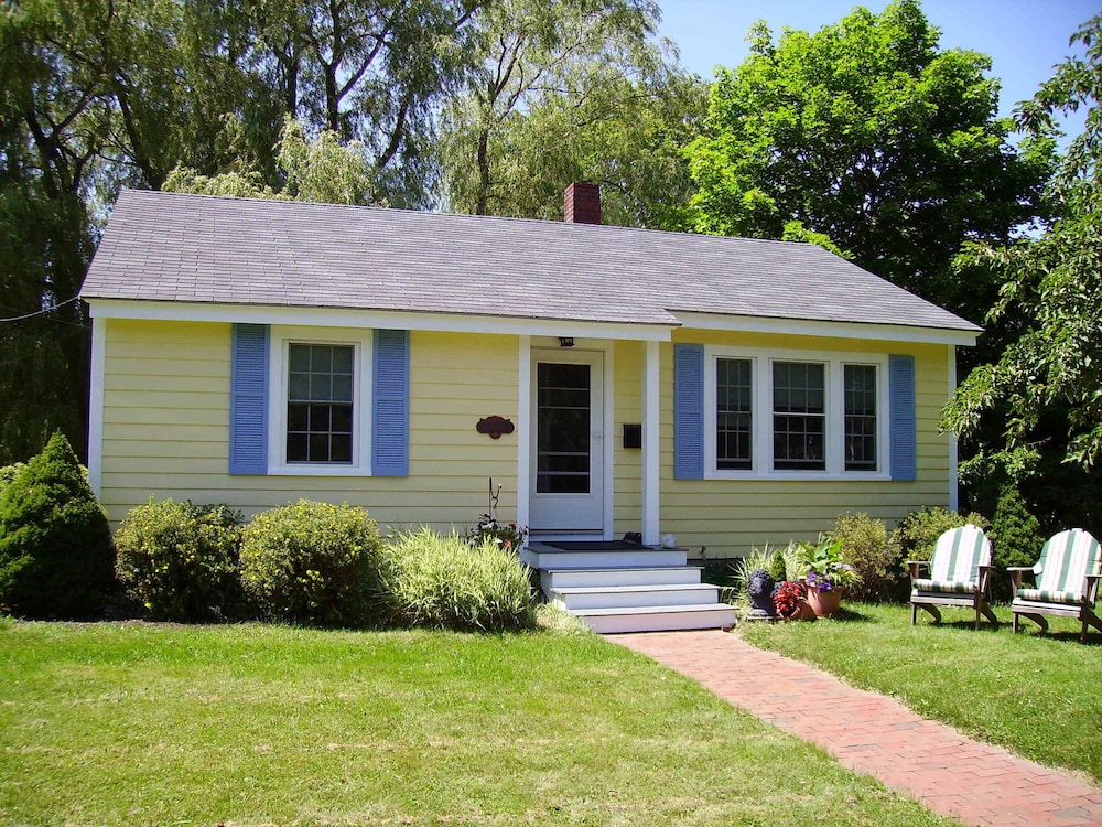 NEW Updated 2 bedroom cottage 3 blocks from downtown Camden, Maine. Camden Vrbo