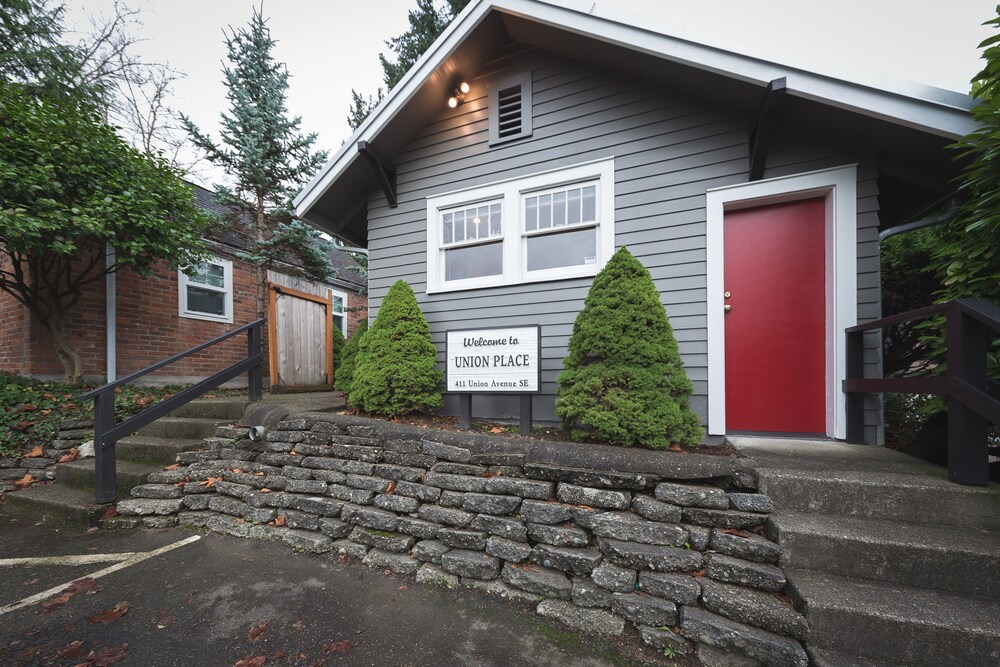 Walking Distance to Capitol/downtown in a Modern Cottage in Olympia, United States
