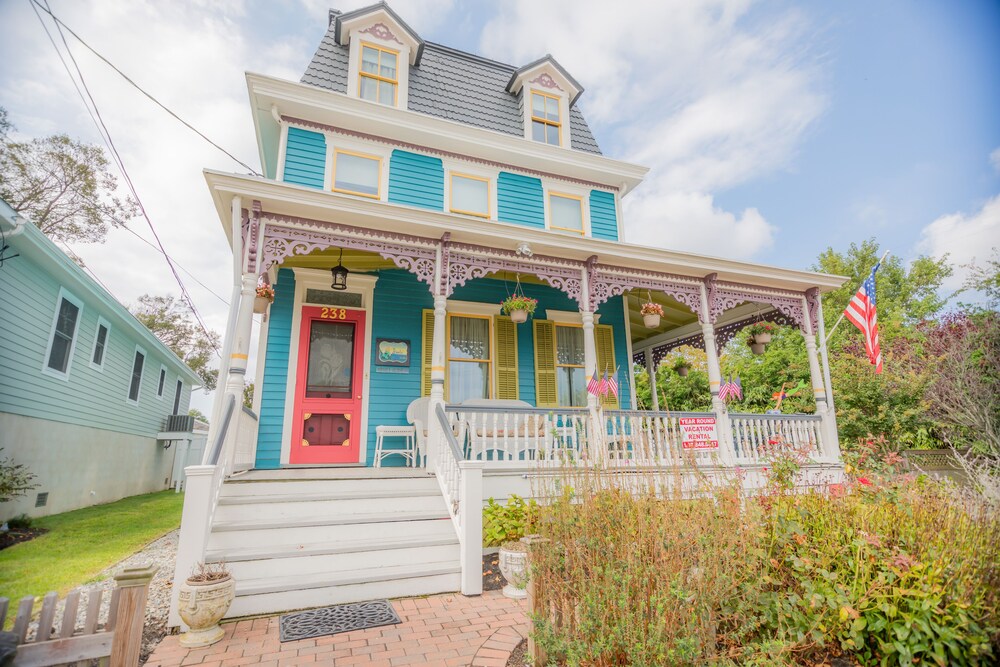 The Lovely Lorelei - Historic District - Great Location!!