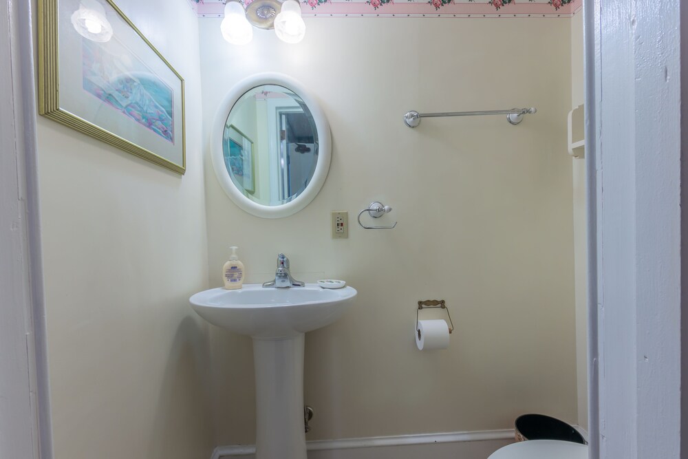 The Lovely Lorelei - Historic District - Great Location!!