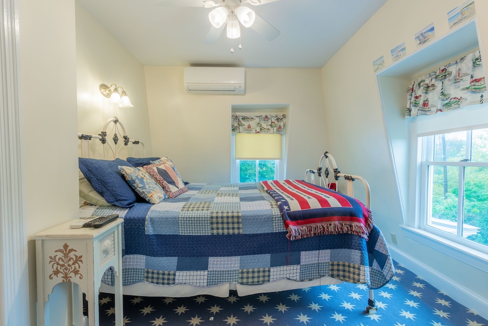 The Lovely Lorelei - Historic District - Great Location!!