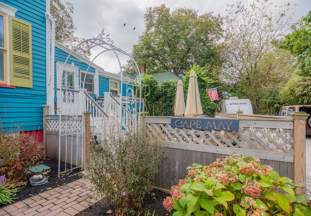 The Lovely Lorelei - Historic District - Great Location!!