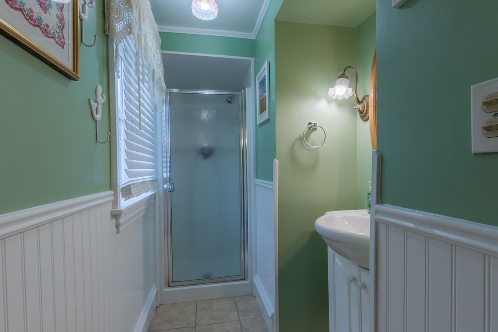 The Lovely Lorelei - Historic District - Great Location!!