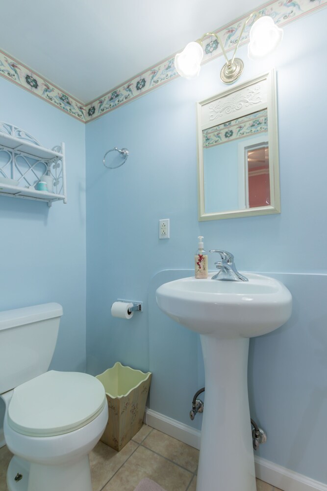 The Lovely Lorelei - Historic District - Great Location!!