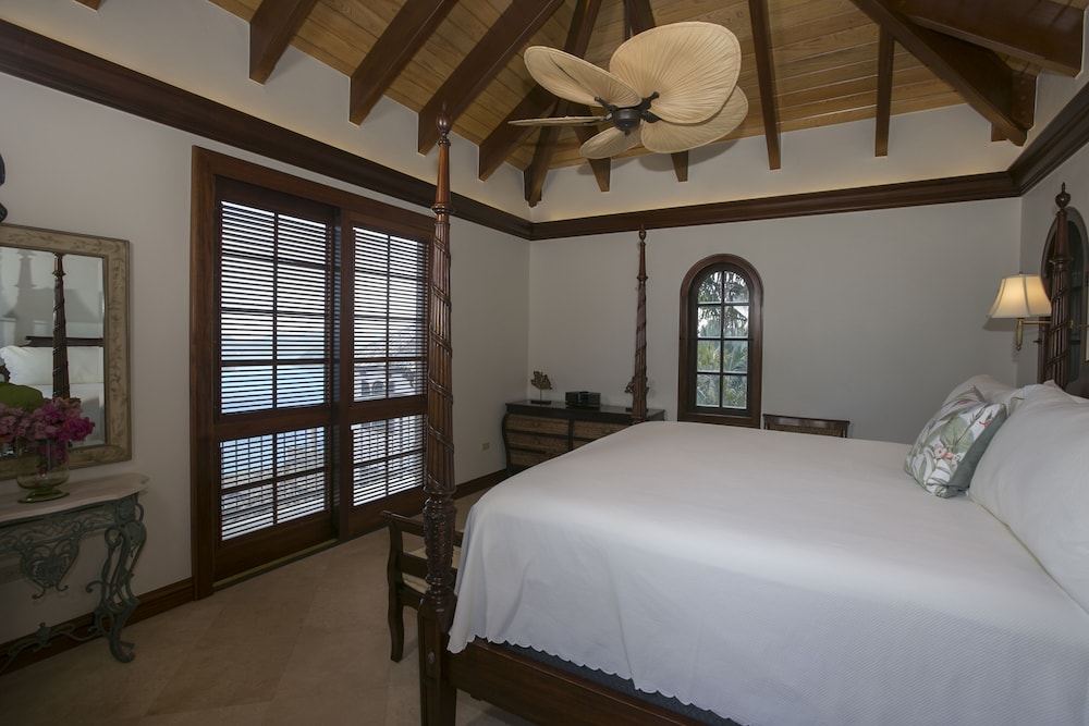 Elegant Sanctuary in a Mesmerizing Upper Peter Bay Setting, Luxury