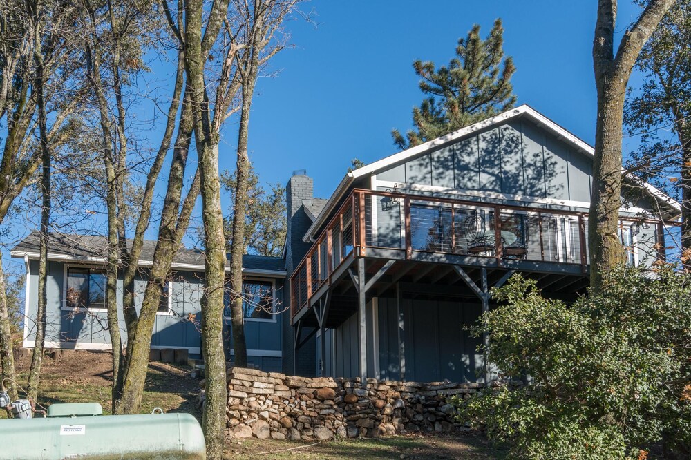 JULIAN MOUNTAIN COTTAGE a.k.a "THE TREEHOUSE"