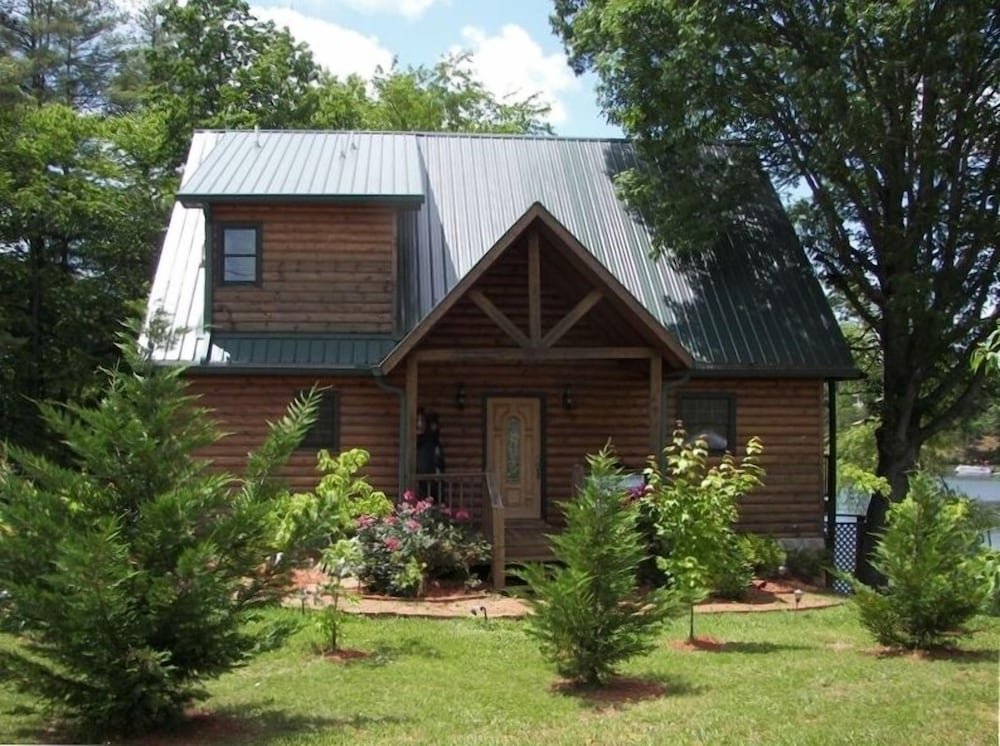 Ms Natalie Cabin On The Lake With Water Trampoline In Helen